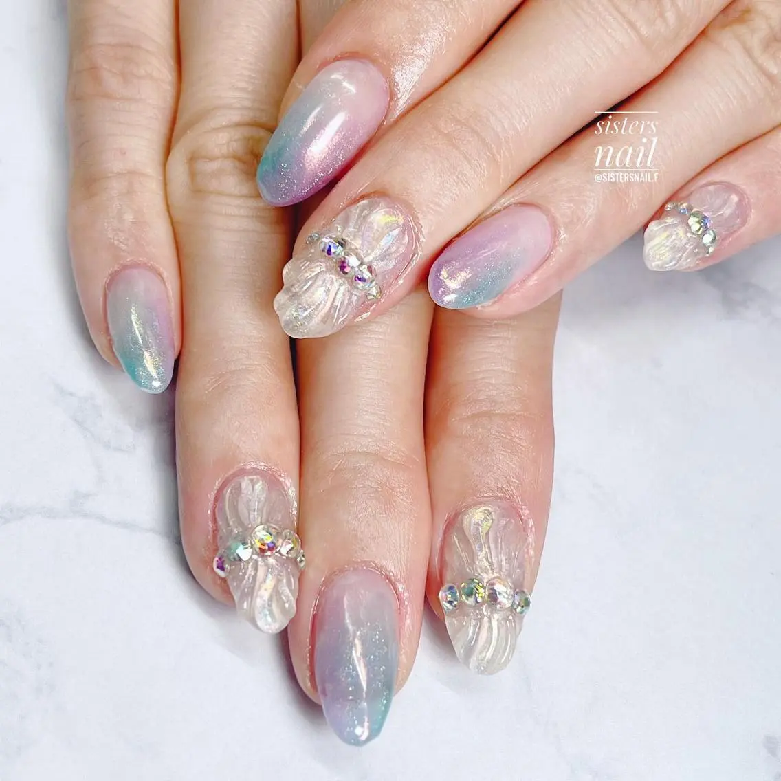 ネイル アートネイル オーロラネイル ブルー グラデーション パステルネイル sisters nail.fのネイルデザイン