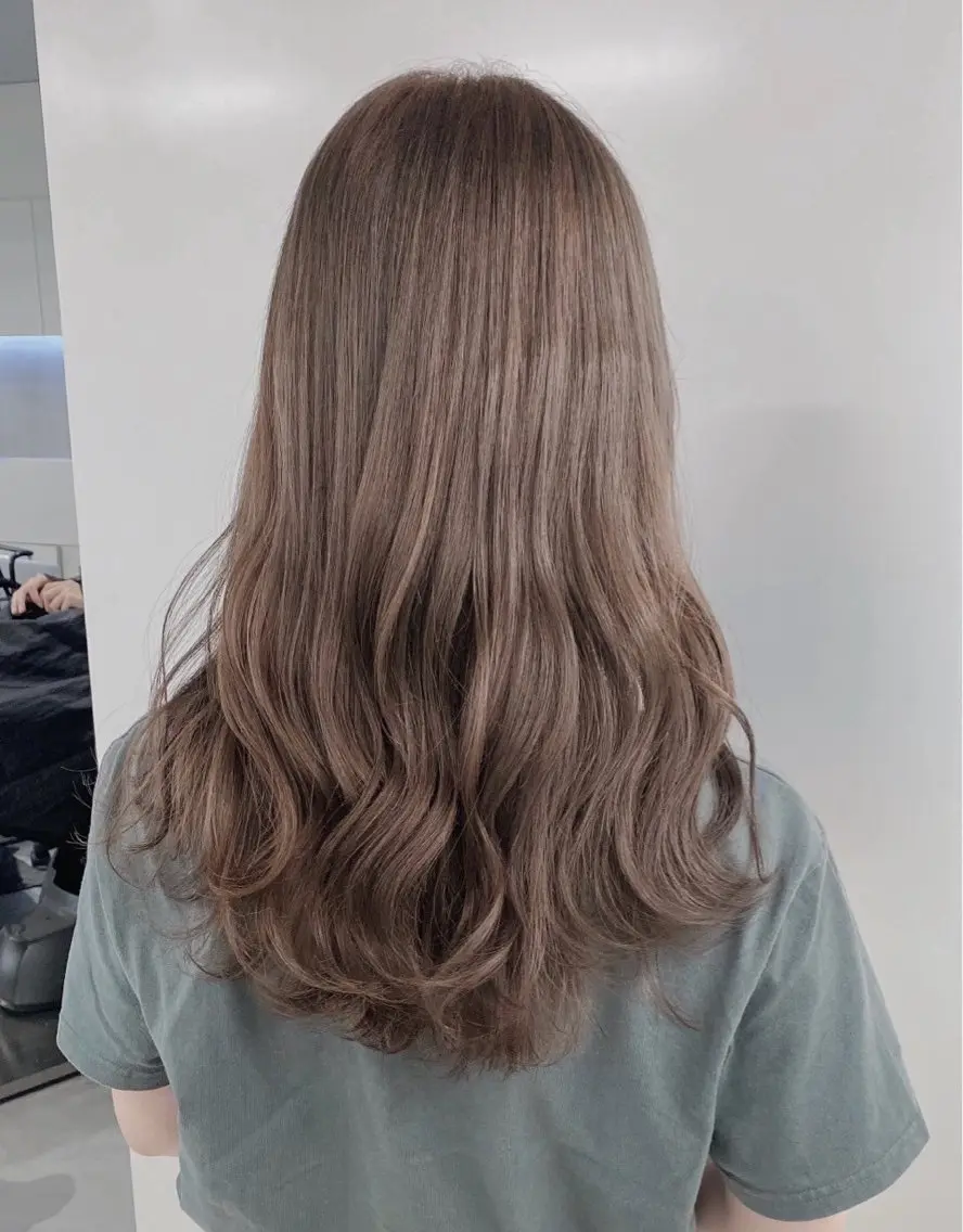 ロング ヘアカラー ベージュ/グレージュ 🧸あやか/表参道のヘアスタイル