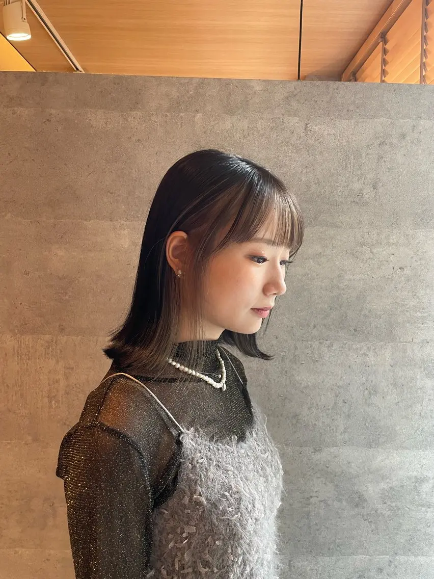 ミディアム カラー ベージュカラー ハイトーンカラー インナーカラー 顔周りカット NAMI ／ BRICKのヘアスタイル