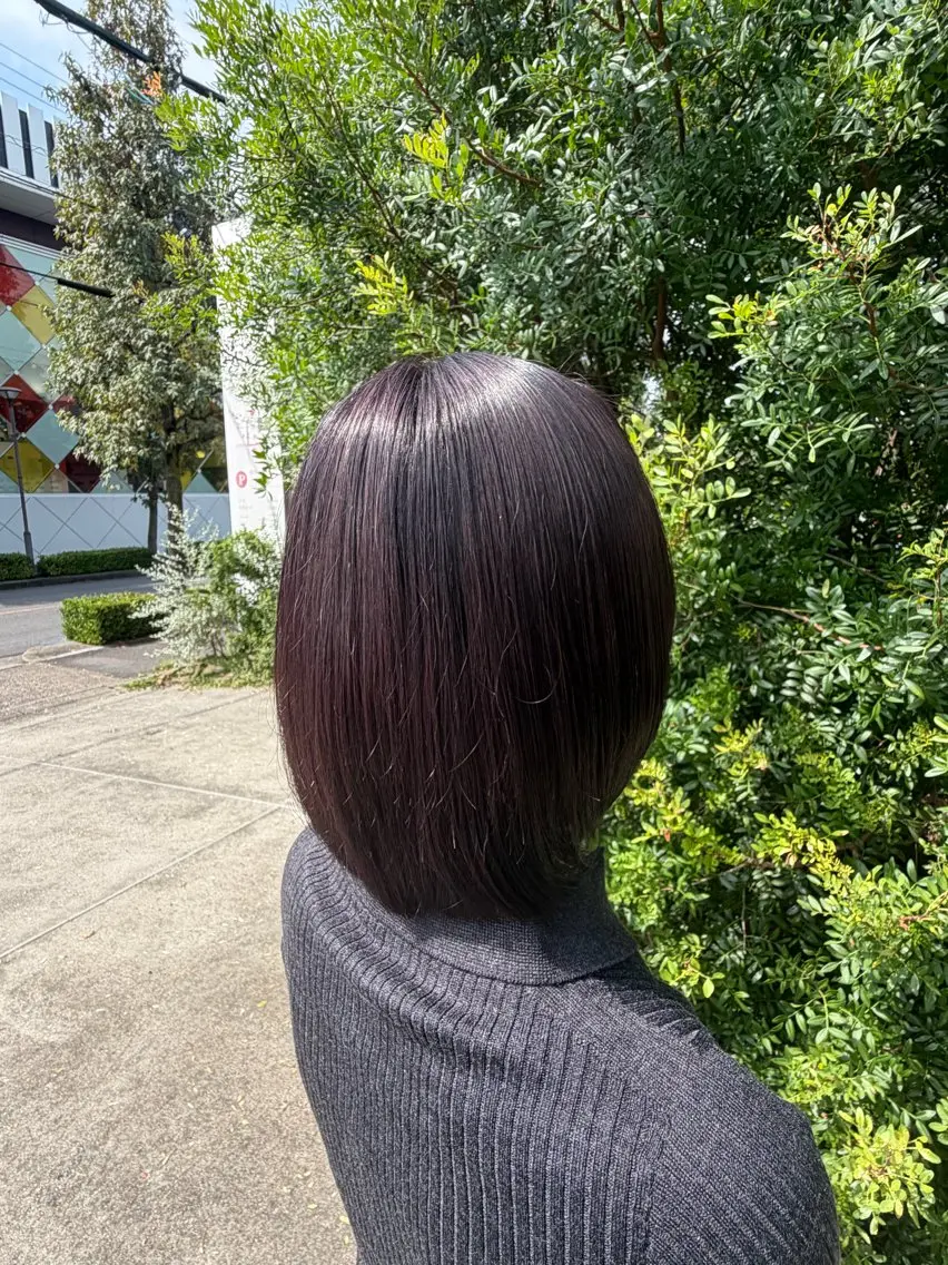 ミディアム パープルカラー ヘアカラー 望月 芽依のヘアスタイル