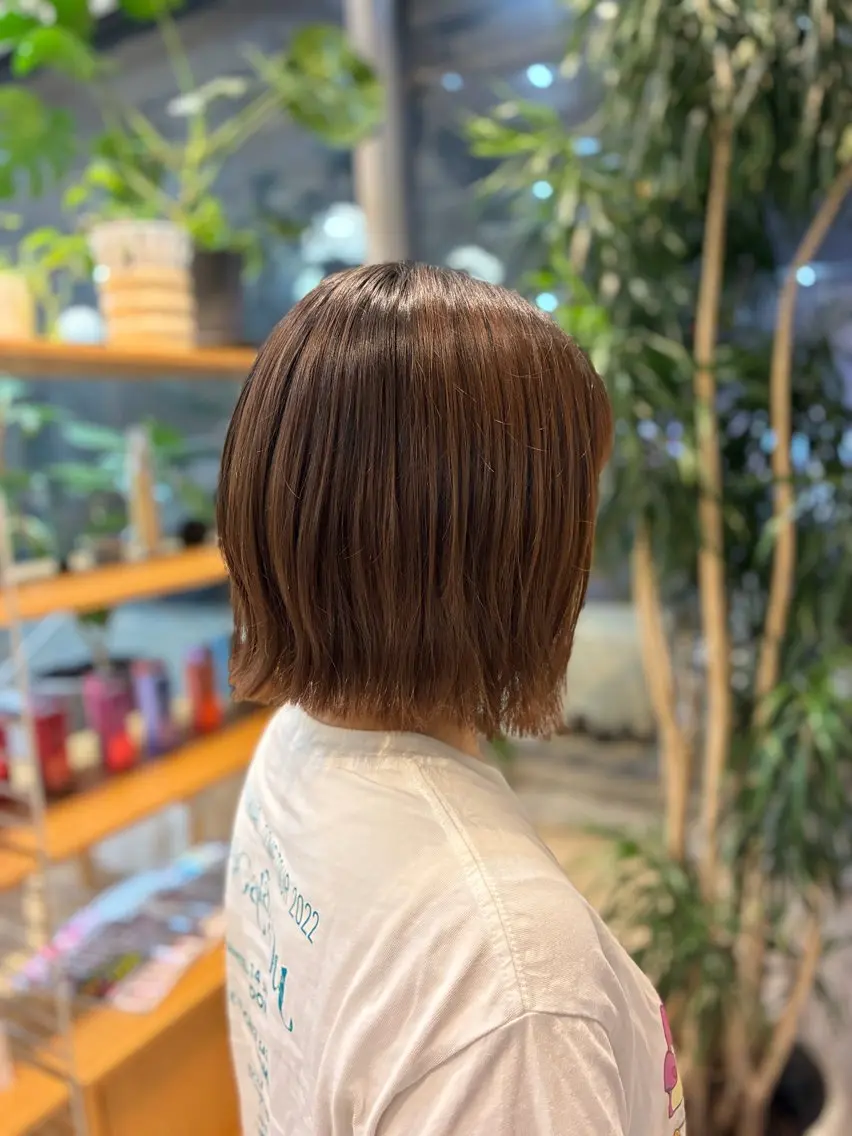 ショート ボブ 外ハネヘア カット ウジイエ ミユウのヘアスタイル