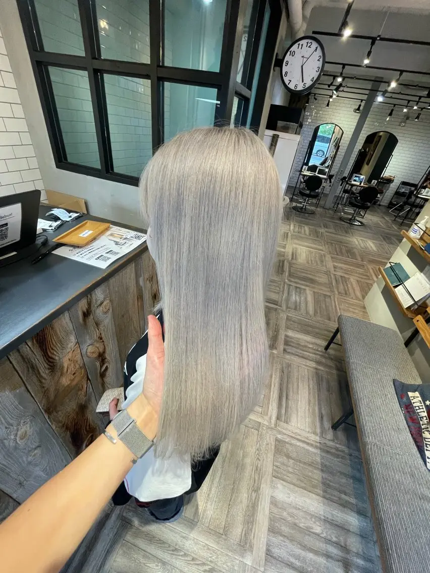カラー ブリーチ 中尾 美香子のヘアスタイル