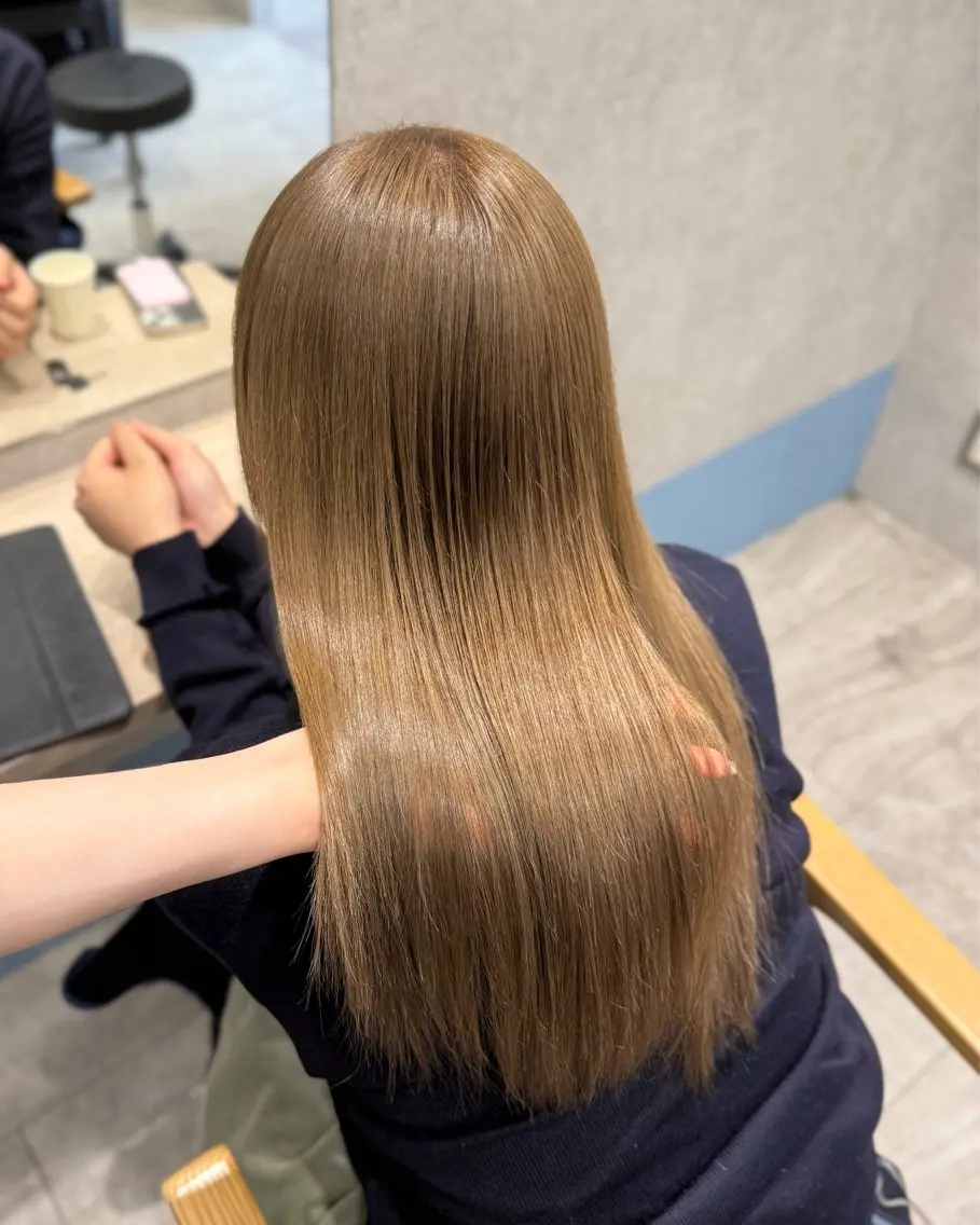 ロング カラー ヘアアレンジ ベージュカラー ブリーチ ミルクティーベージュ YUA 🌼のヘアスタイル