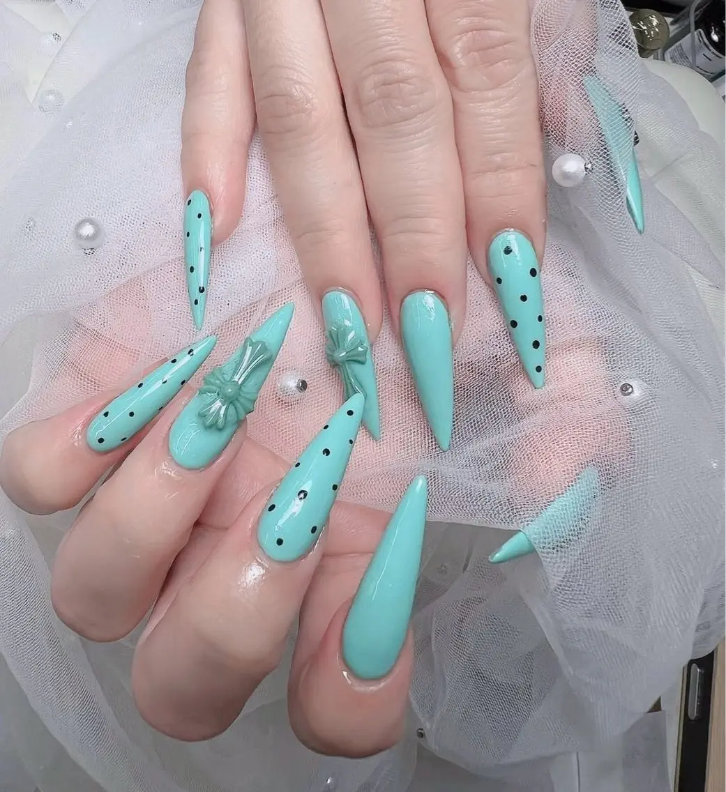 ネイル アートネイル ボルドー フレンチネイル ジェルネイル 氷ネイル・うるうるネイル ハンドネイル Julie NailSalonのネイルデザイン