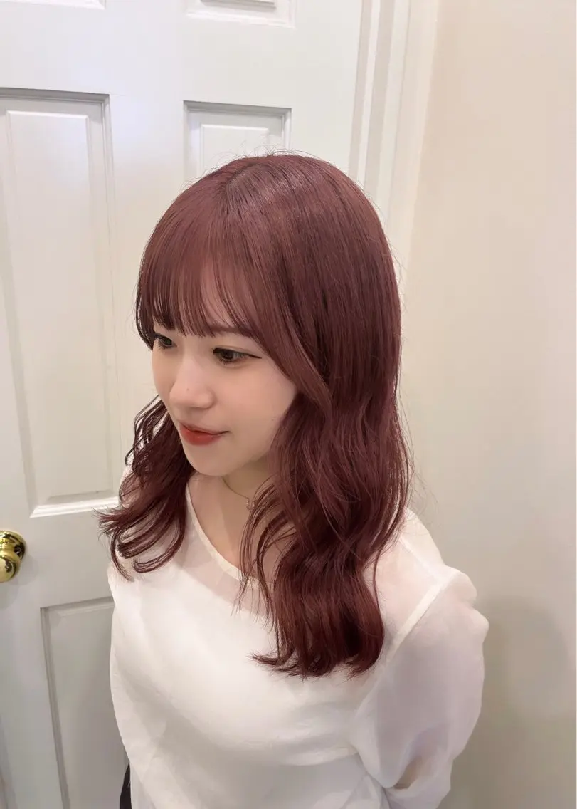 ロング カラー ブリーチ ピンクカラー ヘアカラー トリートメント りく　レイヤーカット ケアブリーチのヘアスタイル