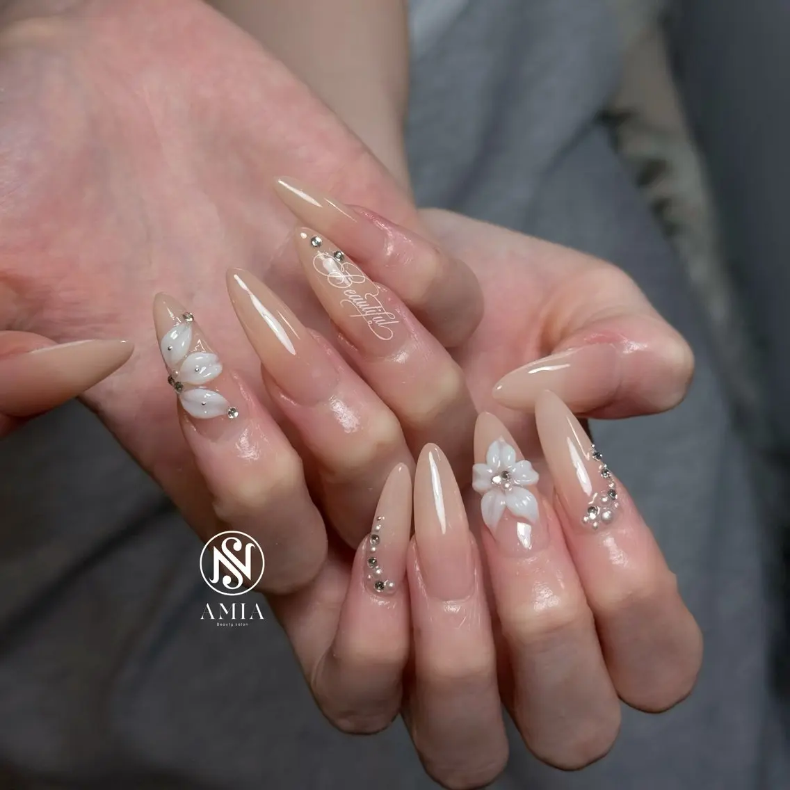 ロング ハンドネイル 🌟AMIA BEAUTY🌟のネイルデザイン