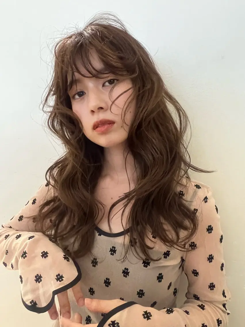 平日限定☁️波巻きパーマ☁️ア韓国で大人気のクルムパーマ💕再現性抜群❗️リピーダー続出メニューです☘の写真