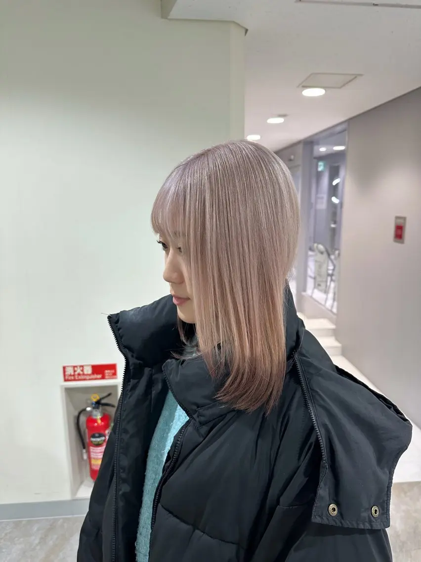 ミディアム ヘアカラー ハイトーン✖️ 縮毛矯正シュンペイのヘアスタイル