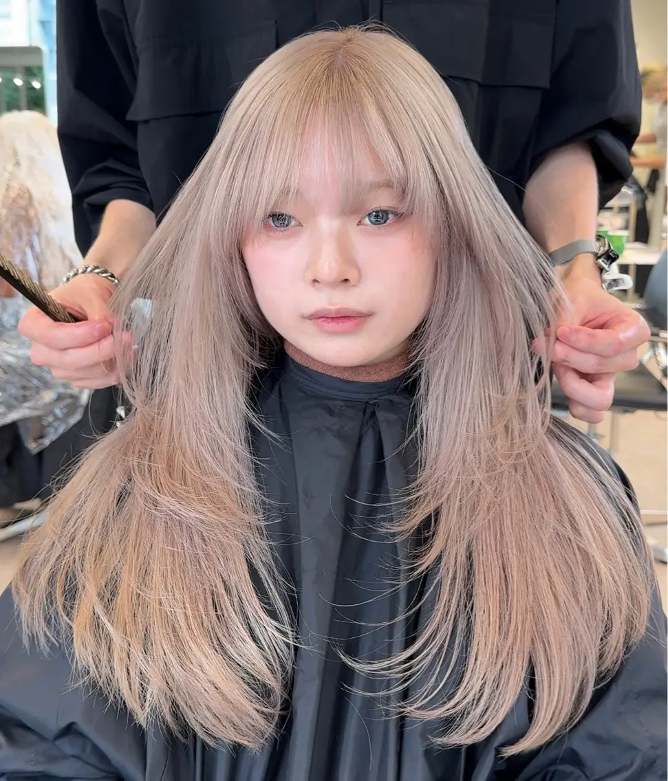 ロング カラー カット ツヤ髪ミルクティー ベージュ🪽/三藤のヘアスタイル
