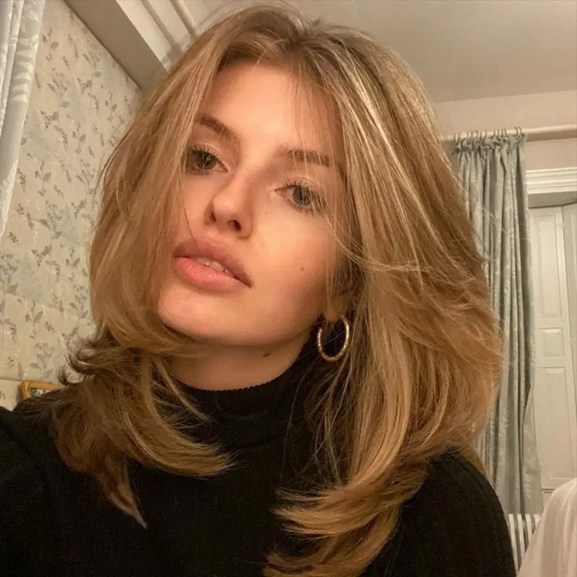 ミディアム 小野山 みのかのヘアスタイル