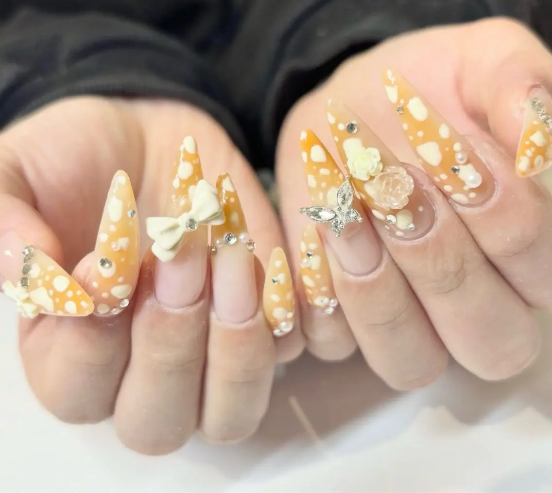 ネイル オーロラネイル チークネイル 桜ネイル クリアネイル ドット ハンドネイル Rin Nail 新大久保店のネイルデザイン