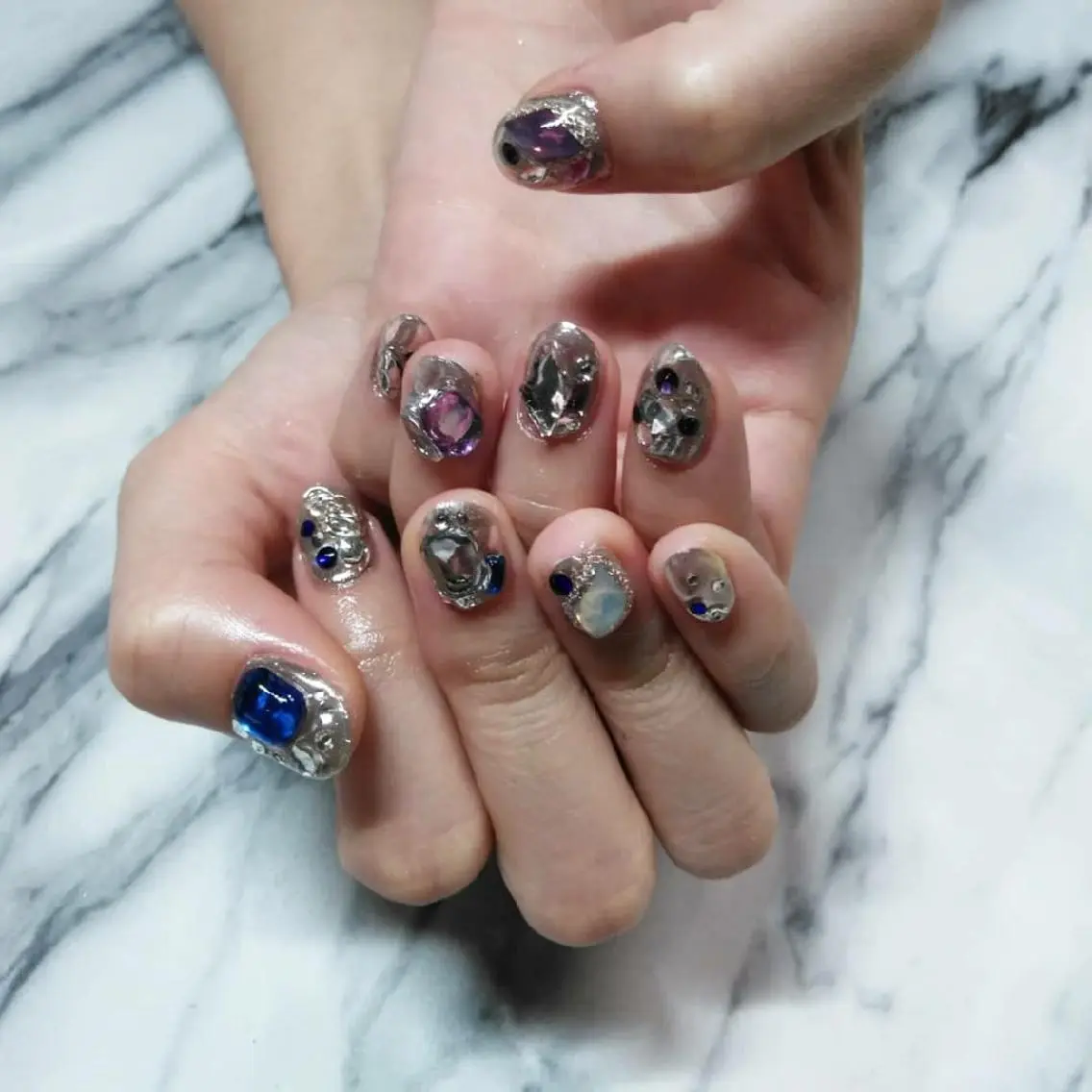 ネイル ブルー ミラーネイル ストーンネイル ハンドネイル ハンドケア lylynail YUUKAのネイルデザイン