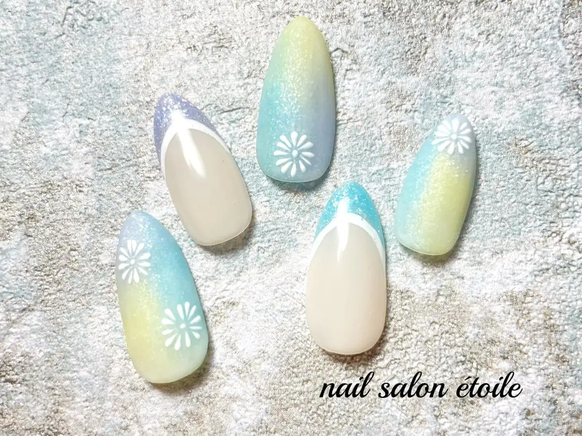 ネイル アートネイル ブルー フラワーネイル フレンチネイル ジェルネイル ハンドネイル nail salon étoileのネイルデザイン