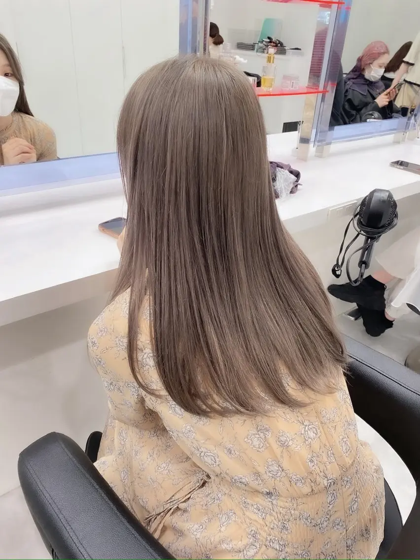 ロング カット ヘアカラー トリートメント ヘアセット グレー/ベージュ /髪質改善 れいとのヘアスタイル