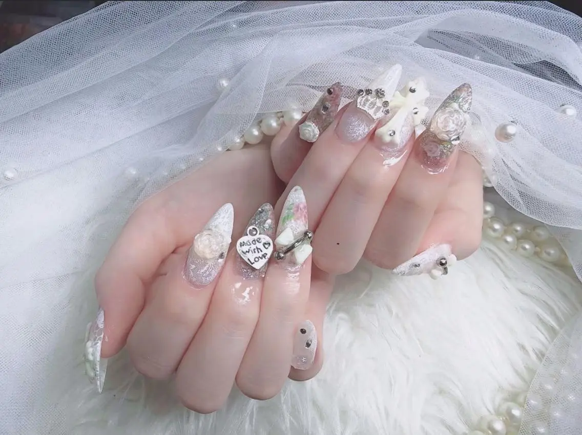 ネイル 長さ出し ジェルネイル ガーリー キラキラネイル 韓国ネイル ハンドネイル Huyn Nail Shinjyukuのネイルデザイン
