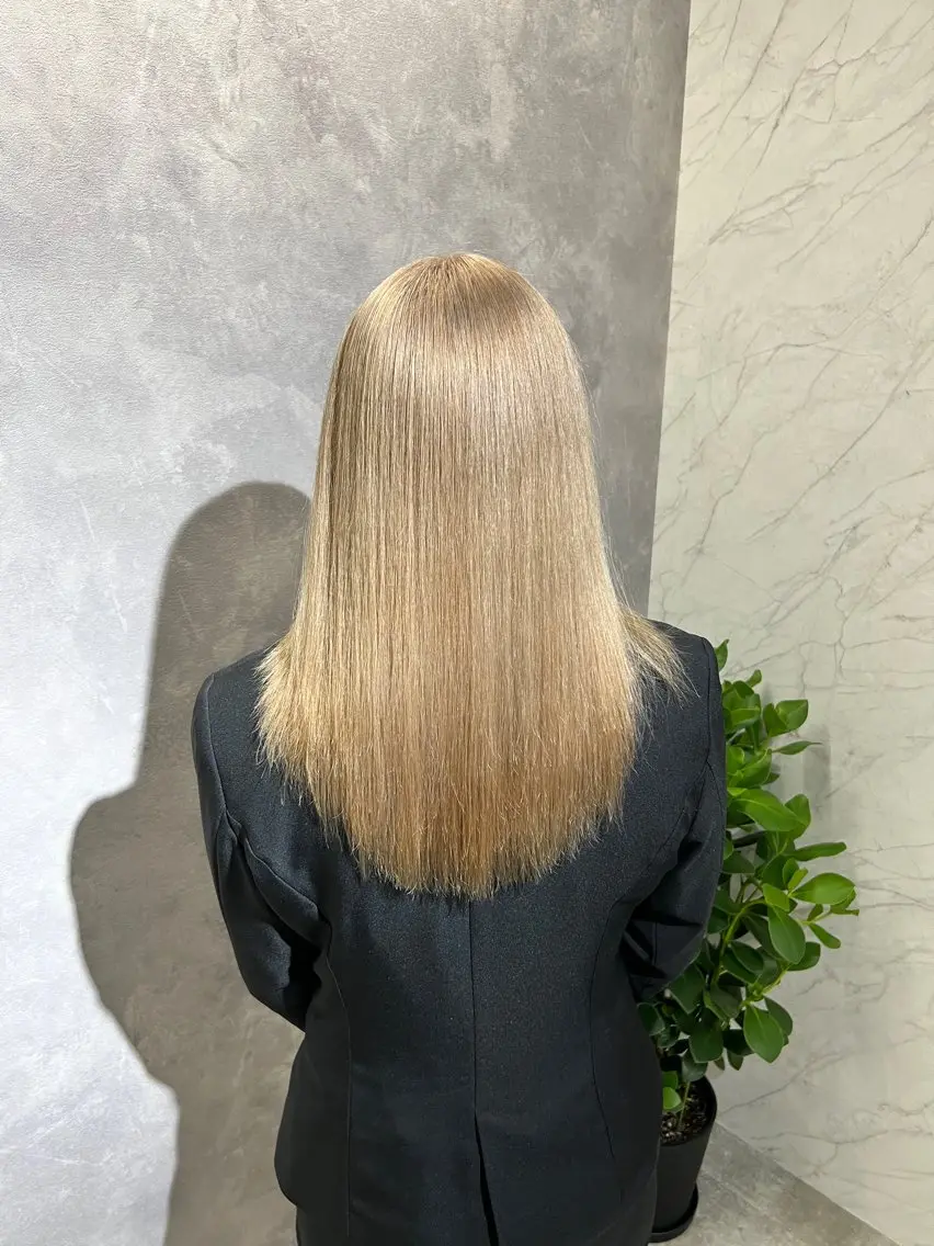 セミロング ヘアカラー RUNERA TAKAのヘアスタイル