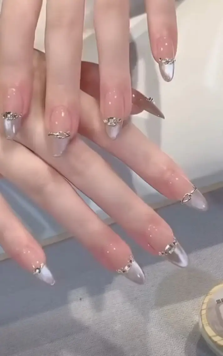 ネイル 長さ出し ネイルチップ Hina ネイルサロンのネイルデザイン