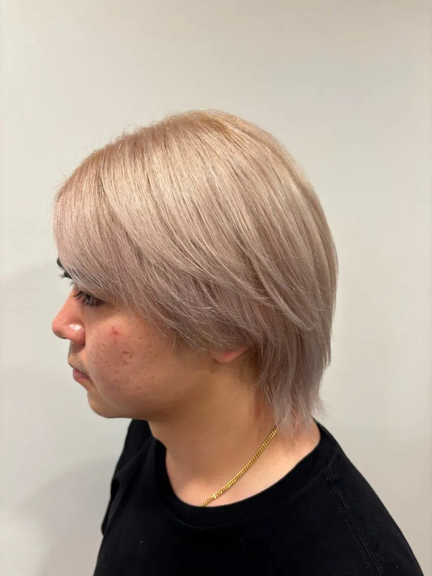 ショート カラー メンズ ベージュカラー ホワイトベージュ 井上 悠人のヘアスタイル