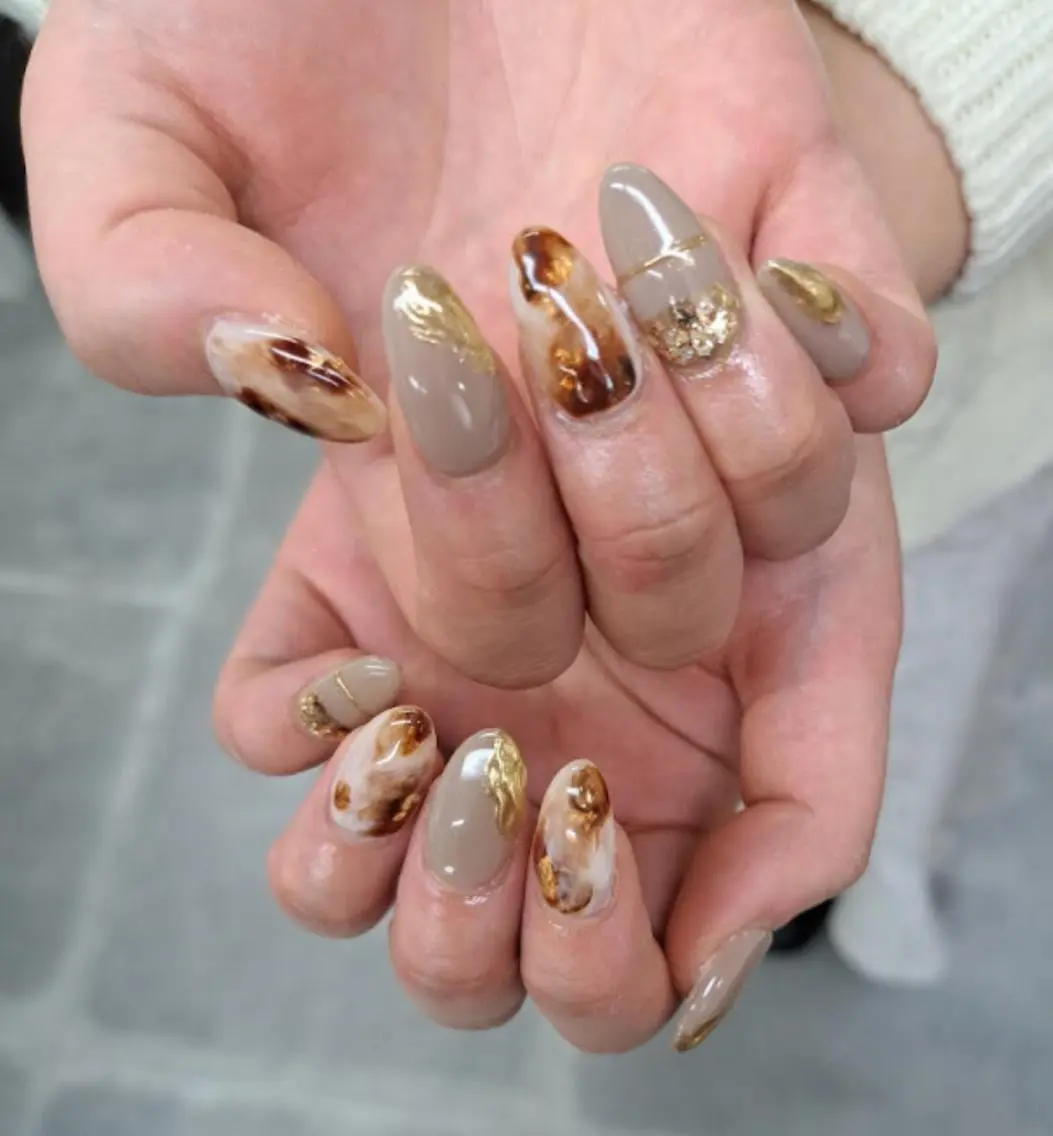 ネイル アートネイル べっ甲ネイル ジェルネイル ニュアンスネイル スカルプネイル ハンドネイル nailstudio eviz新宿店のネイルデザイン