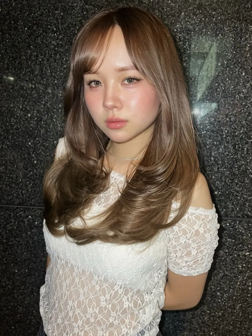 ロング カラー ベージュカラー 透明感カラー レイヤーカット カット ヘアカラー YOLO/ HANAのヘアスタイル