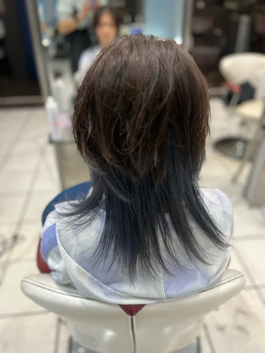 ミディアム カラー ブリーチ ウルフカット アートディレクター 尾内 友美のヘアスタイル