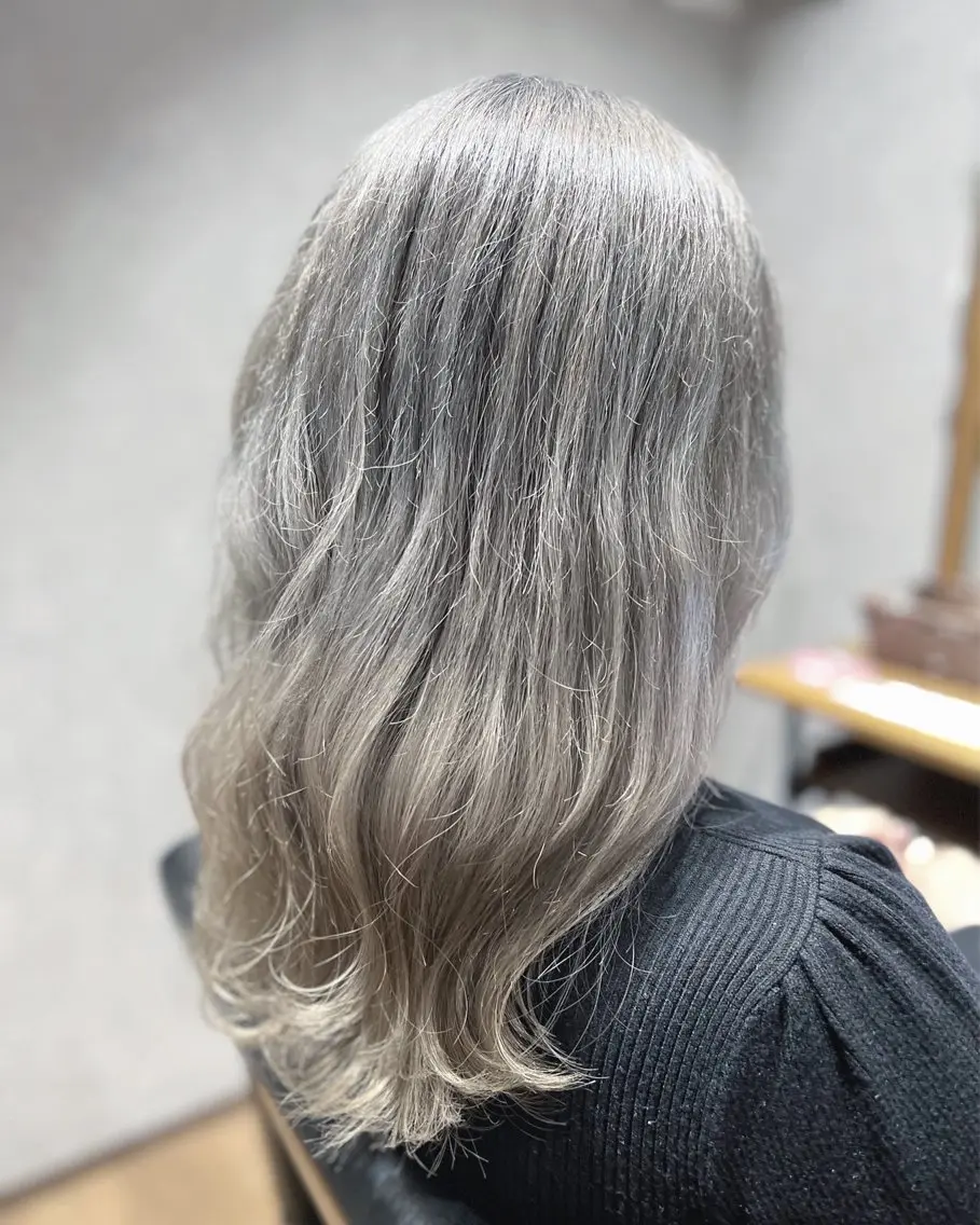 セミロング カラー シルバー カット ヘアカラー ✨ハイトーン カラー福岡拓也✨のヘアスタイル