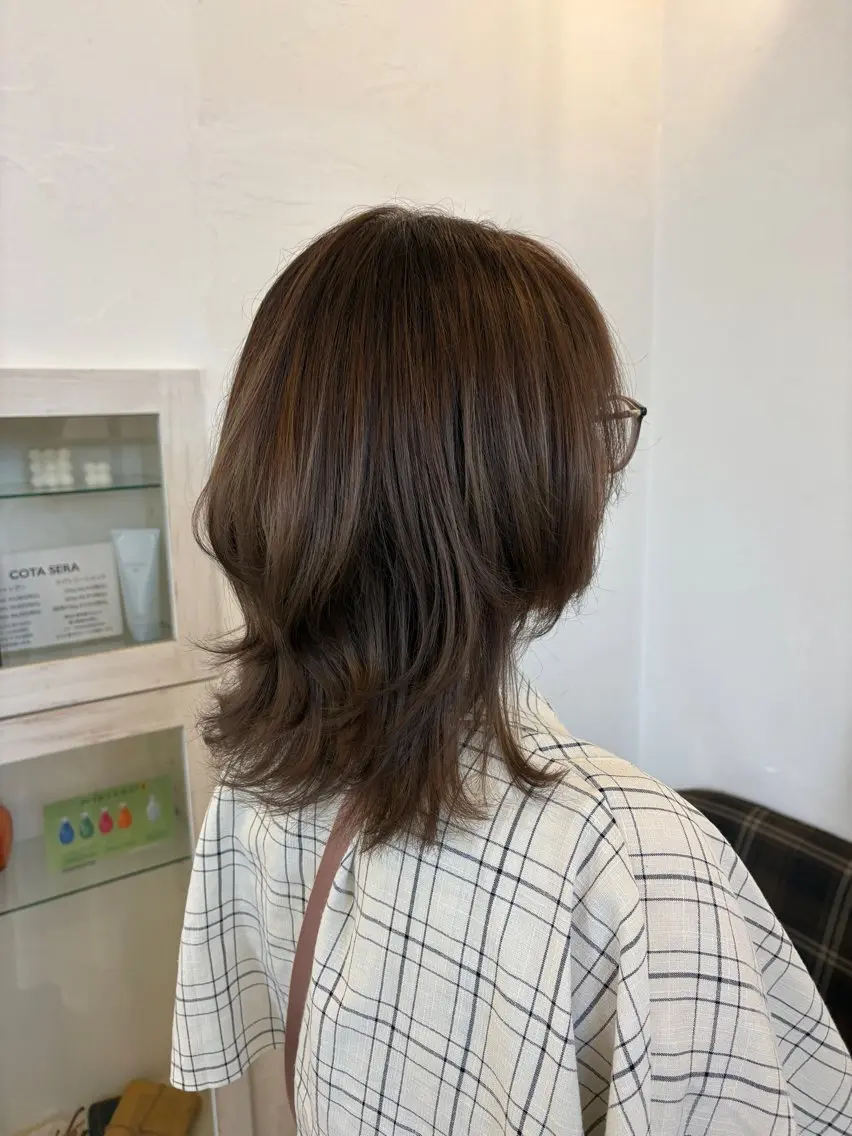 ミディアム カラー グラデーションカラー レイヤーカット ウルフカット カット ヘアカラー 吉岡 茉穂のヘアスタイル