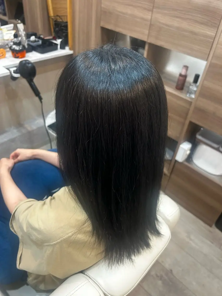 カラー 黒髪 ブルーカラー ブルーブラック 鈴木 里緒のヘアスタイル