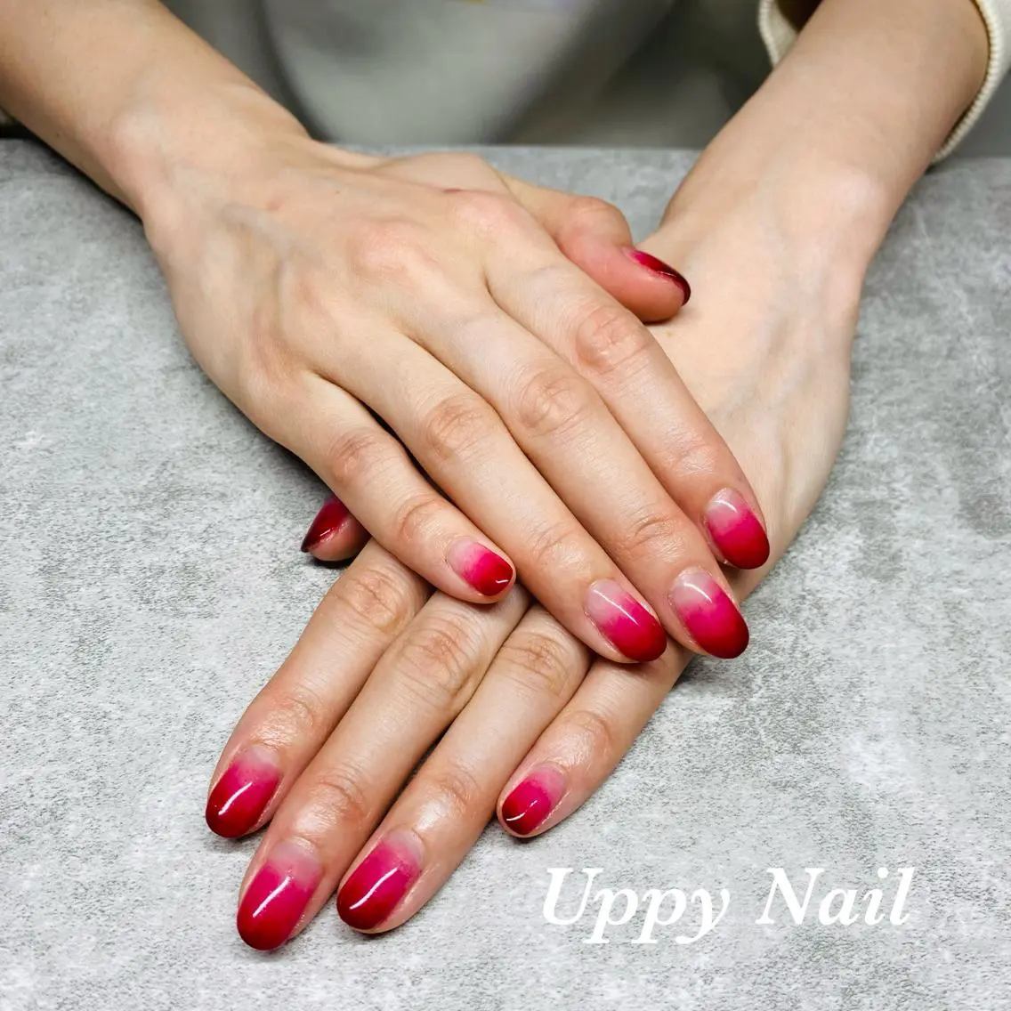 ネイル グラデーション 赤色 冬ネイル クリスマス ハンドネイル Uppy Nail ukyoのネイルデザイン