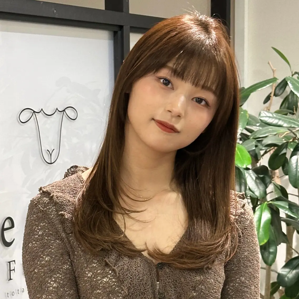 セミロング カラー レイヤーカット マエダルイ🌐 レイヤースタイルのヘアスタイル