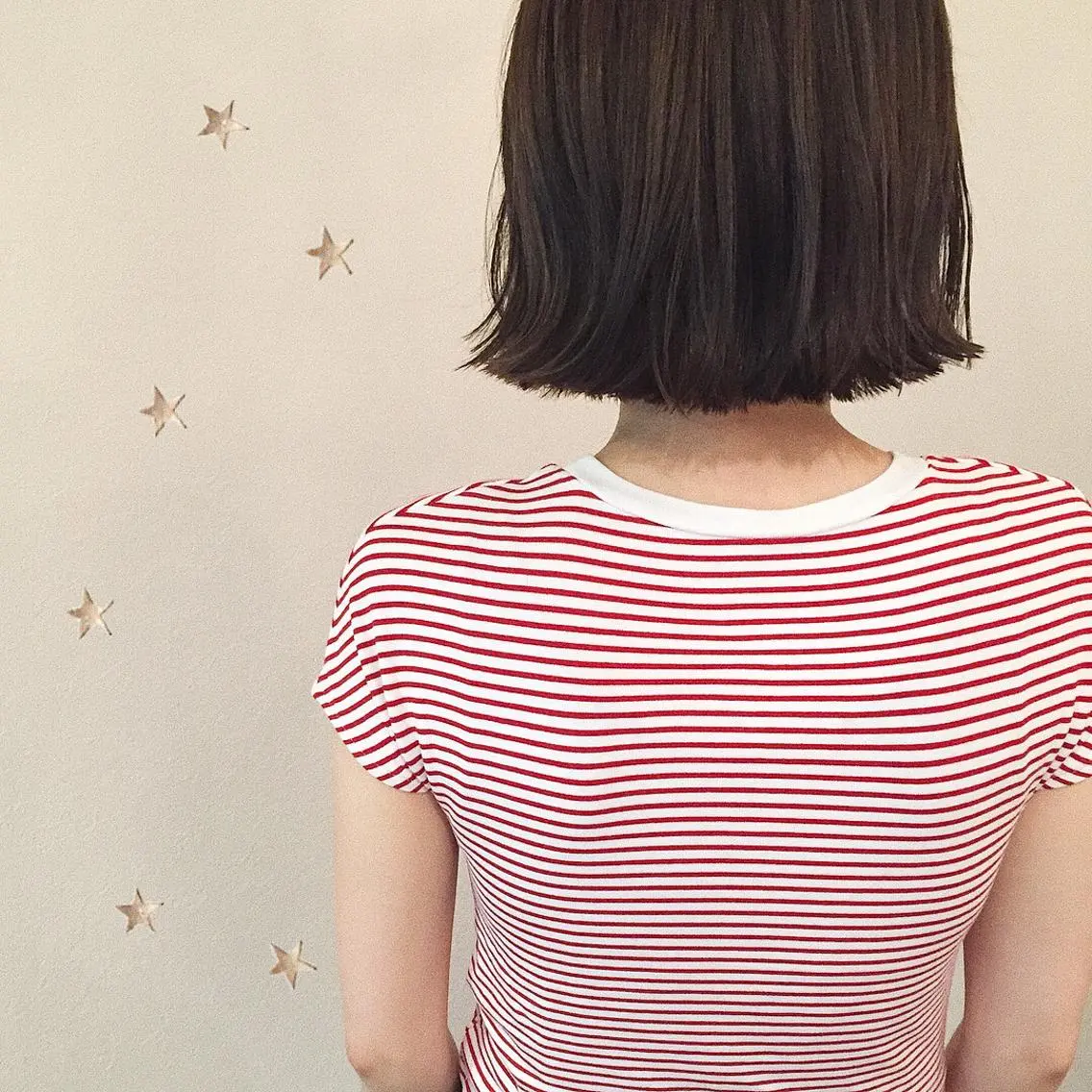 ショート カラー ベージュカラー オリーブベージュ ボブ 市川 千夏のヘアスタイル