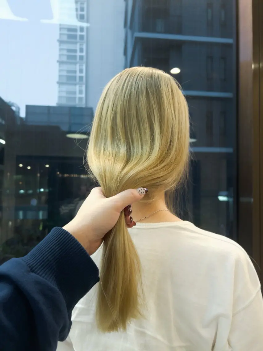 ロング ヘアカラー tiel 小山莉々のヘアスタイル