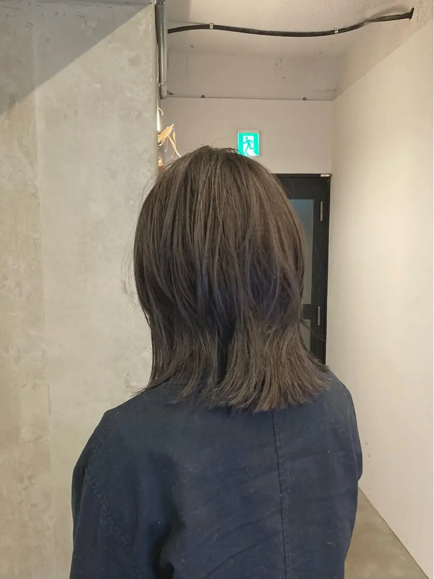 ミディアム カラー アッシュ ブリーチ 透明感カラー ヘアカラー トリートメント 透明感カラー レイヤー亀井唯登のヘアスタイル