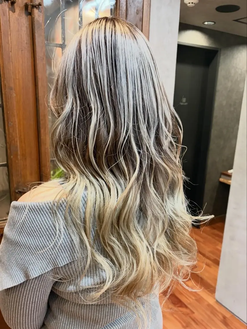 ロング カラー ヘアアレンジ バレイヤージュ レイヤーカット 烏山 達也のヘアスタイル