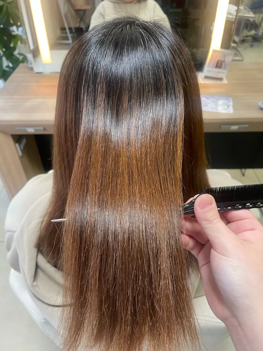 ミディアム ハイトーン/レイヤー 似合わせ・ユキノのヘアスタイル