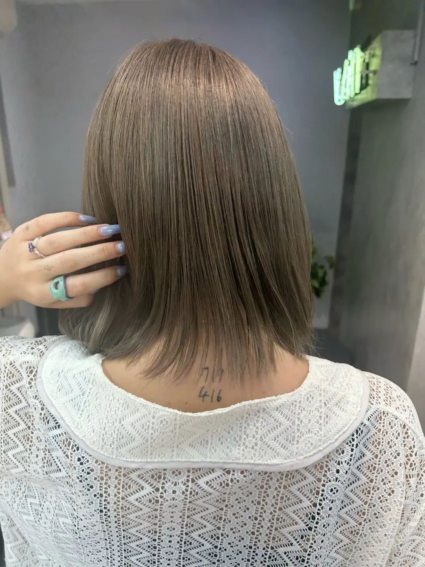 ミディアム カラー ベージュカラー ミルクティーベージュ ナチュラル×色気パ ーマ 渋谷/マナミのヘアスタイル