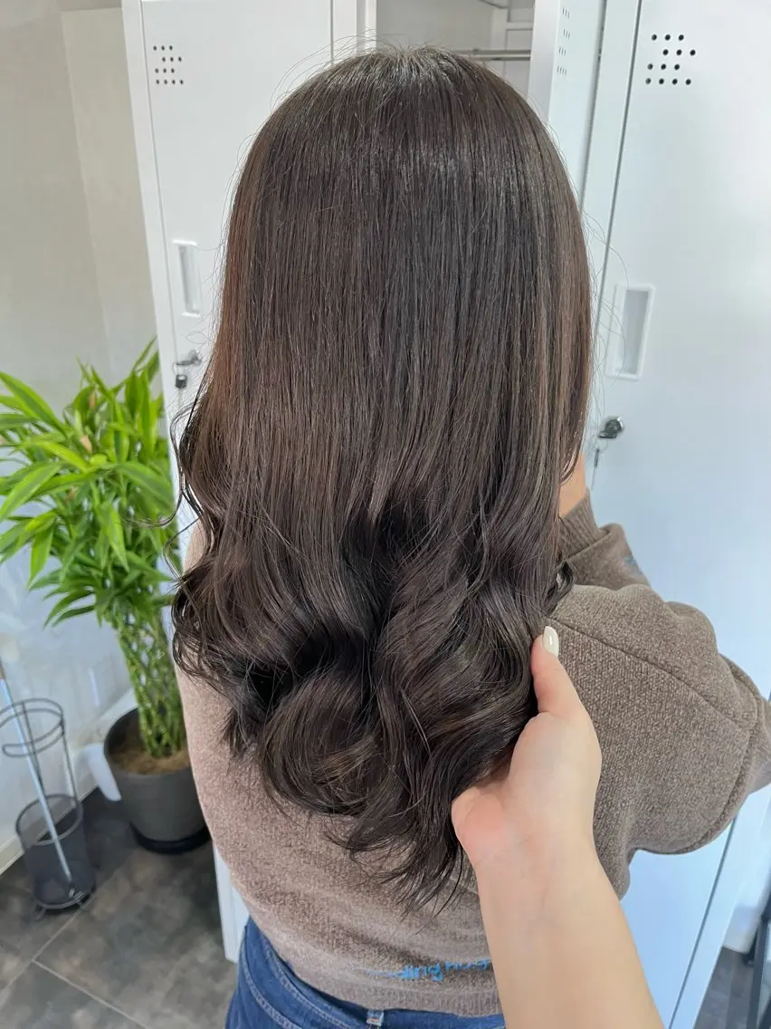 セミロング カラー 透明感カラー グレージュ FERIA あべの yumeho🍭のヘアスタイル