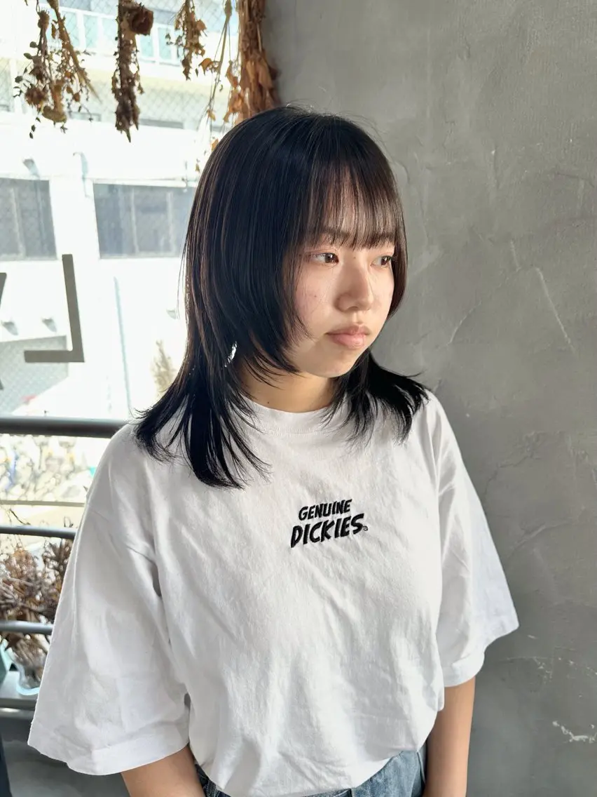 ミディアム レイヤーカット 外ハネヘア ウルフカット ウルフ レイヤー パーマ🪐MANAのヘアスタイル