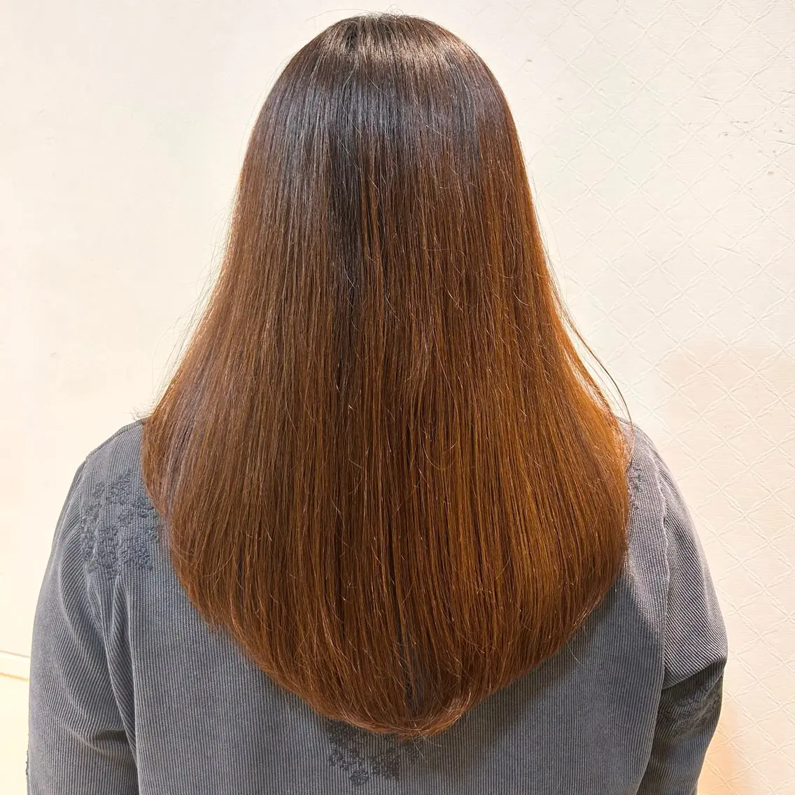 ロング 生活が楽になる縮毛/ ブリーチなしカラーのヘアスタイル