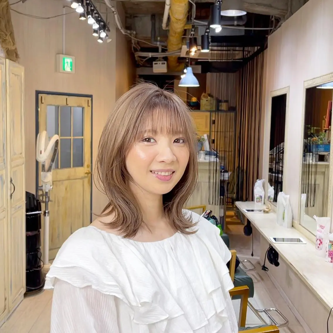 ミディアム カラー ベージュカラー ミルクティーベージュ 外ハネヘア 小保方 一輝のヘアスタイル