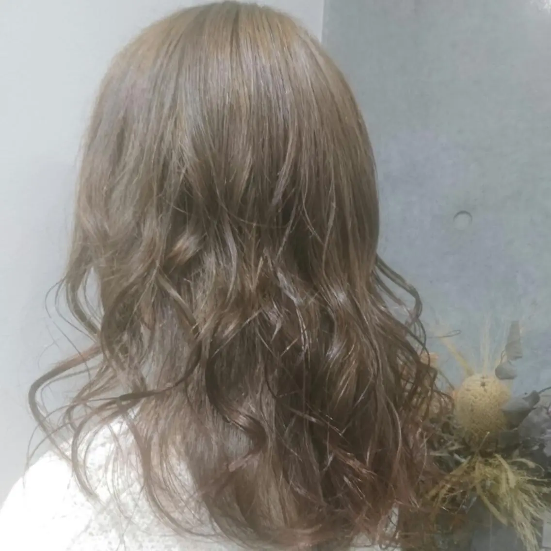 セミロング カラー アッシュ ベージュカラー ブリーチ 🦋美髪/エクステ 🦋アベイクミのヘアスタイル
