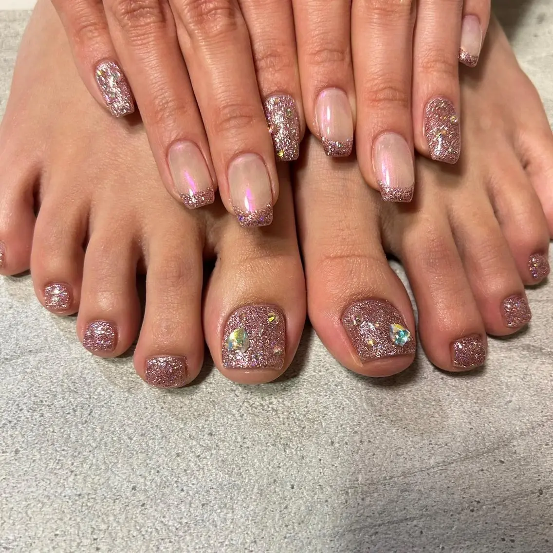 ショート カラー パーマ ヘアアレンジ メンズ キッズ ネイル マツエク・マツパ アイブロウ ラメ(グリッター) ハンドネイル フットネイル 今福鶴見ネイル 8(エイト)のネイルデザイン