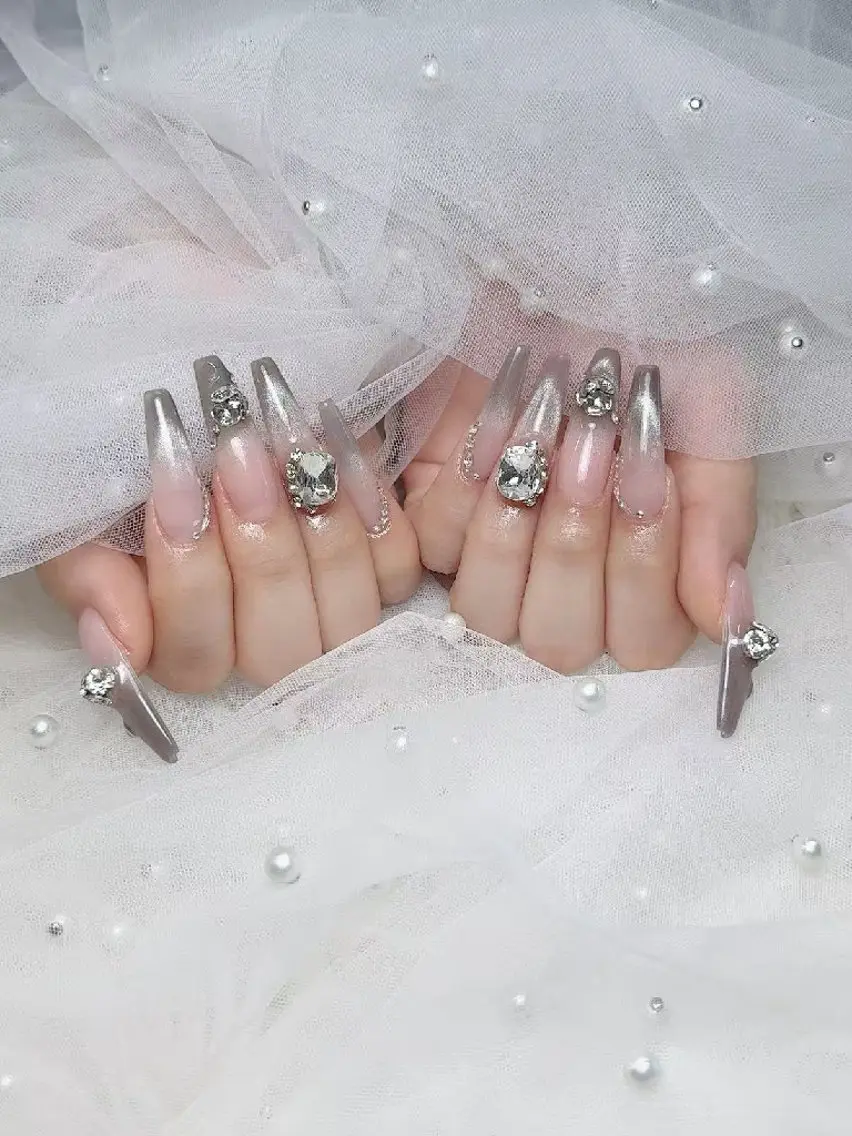 ネイル ENsalon AKIRAのネイルデザイン