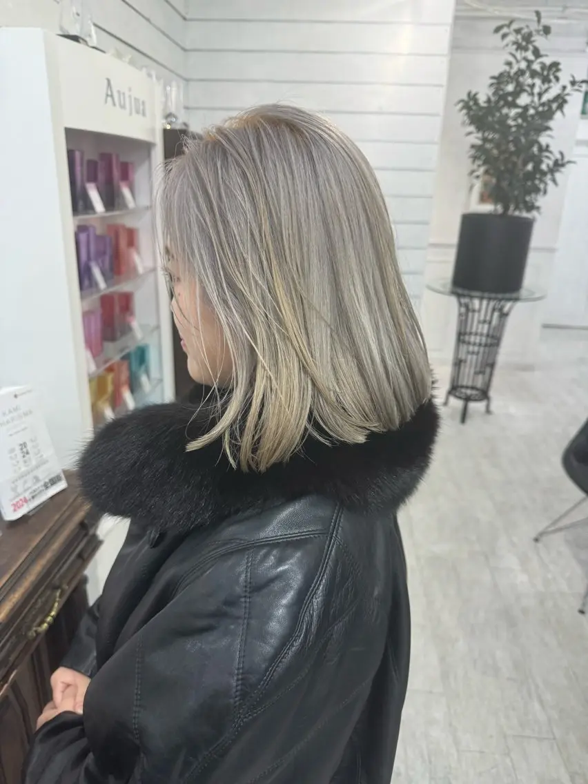 ミディアム カラー バレイヤージュ ミストバング ベージュカラー ブリーチ 抜きっぱなしブロンド 札幌ブリーチカラー/ ダブルカラー/ドイのヘアスタイル
