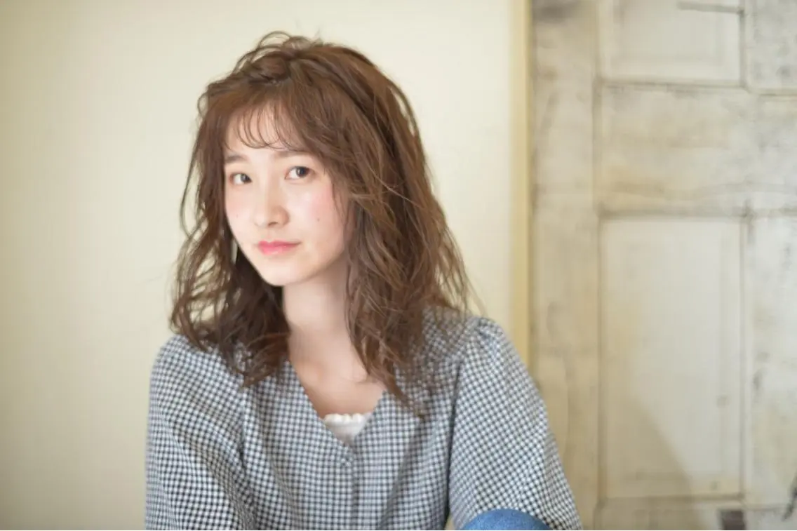 ミディアム CHIC 岩下真衣のヘアスタイル