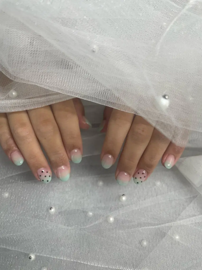 ネイル ドット グリーン ハンドネイル Chul Nail 愛莉のネイルデザイン