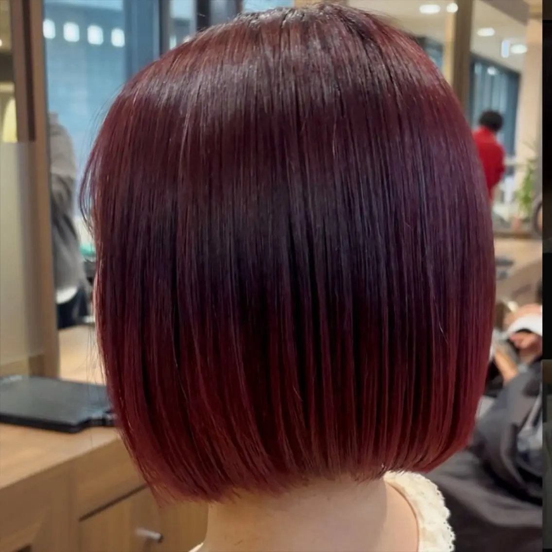 ショート カラー ブリーチ ボルドーカラー グラデーションカラー ボブ CONAN｜盛岡ボブ 特化/タッセルボブのヘアスタイル