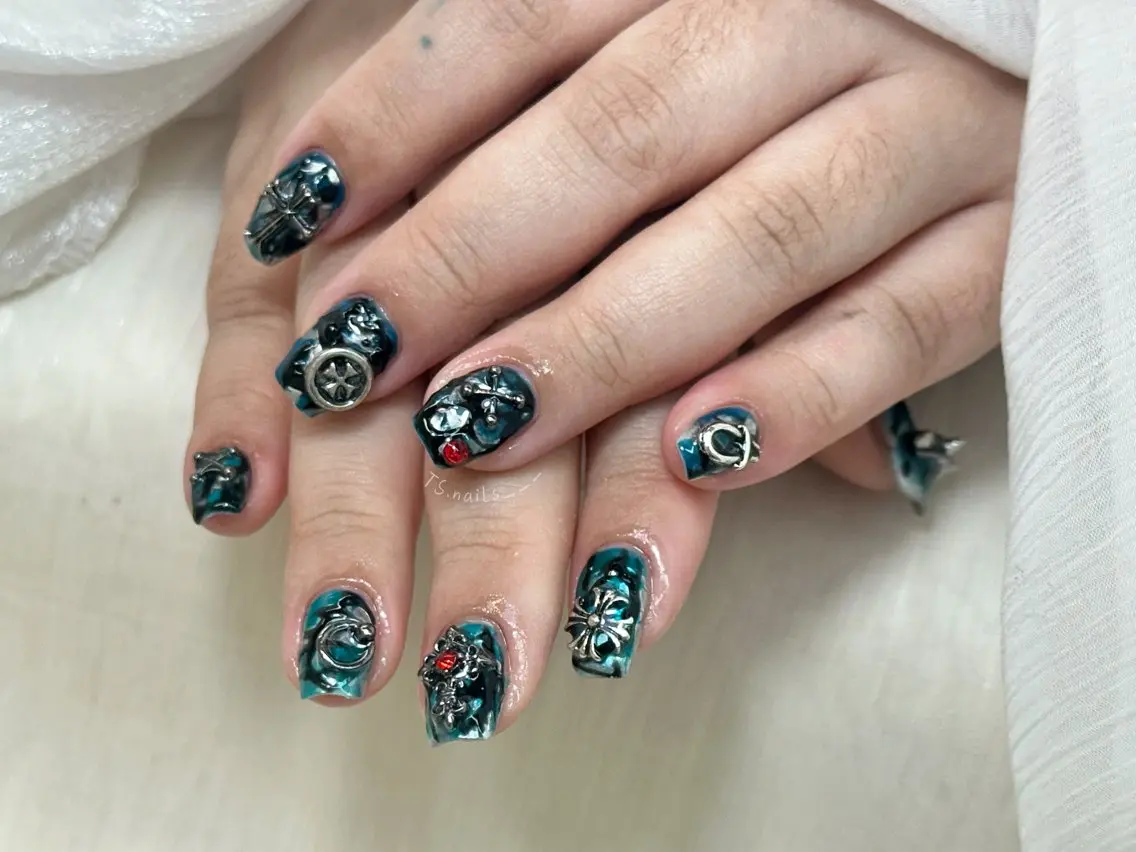 ネイル キラキラネイル マグネットネイル 持ち込み シンプルネイル ハンドネイル フットネイル ハンドケア TS. nails___のネイルデザイン