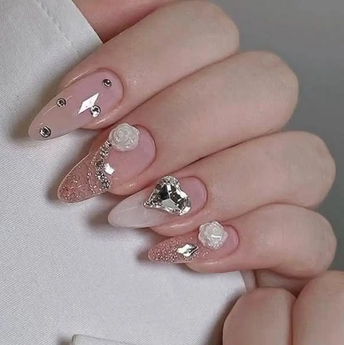ネイル アートネイル フレンチネイル ジェルネイル キラキラネイル ニュアンスネイル ハンドネイル Ryu Nail NekoChanのネイルデザイン