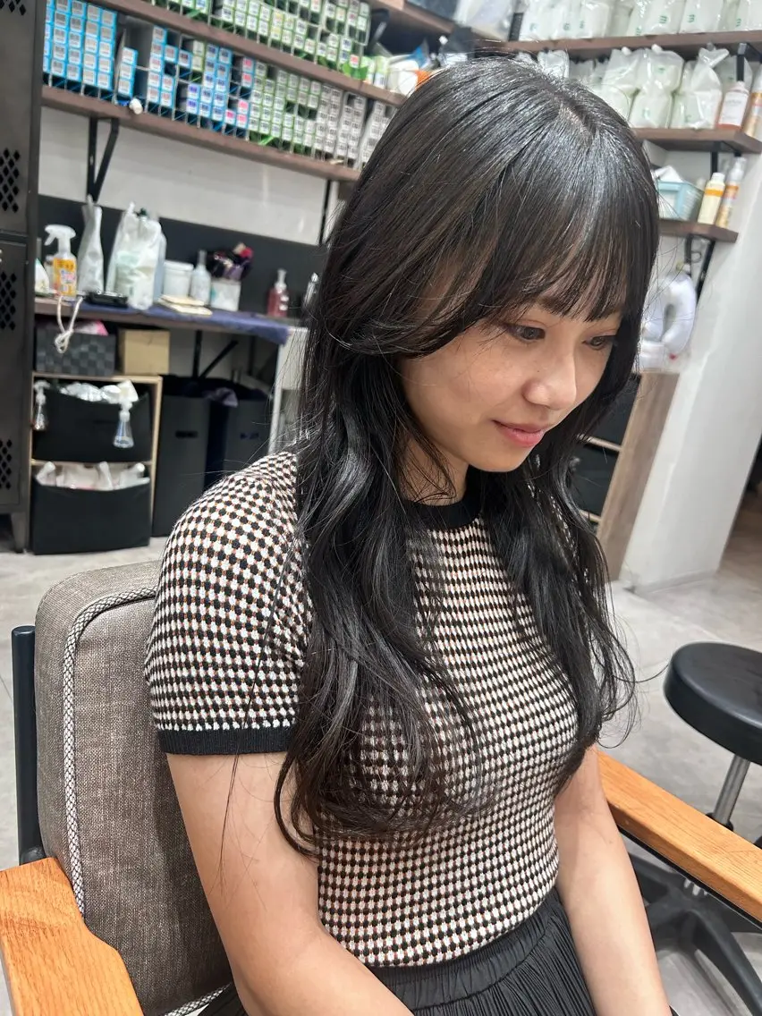 ロング アイスグレージュ ヨシンモリ カット ヘアカラー トリートメント レイヤー/韓国/ ハッシュ/高田翼のヘアスタイル